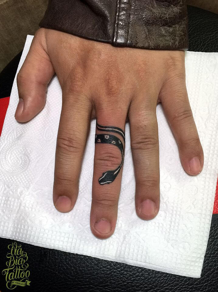 Top 22 Finger Tattoo Designs - Snake Ideas | PetPress